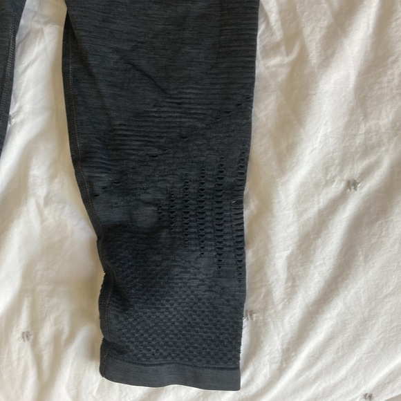 Athleta leggings in charcoal - Picture 4 of 6